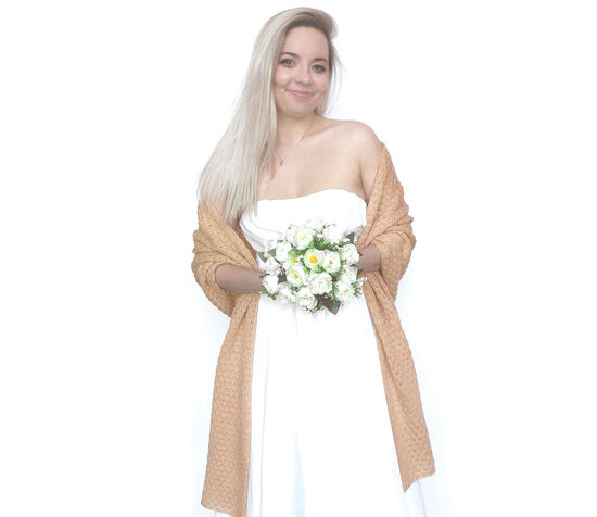 Līgavas plecu šalle adīta bēšā krāsā, kods WB12